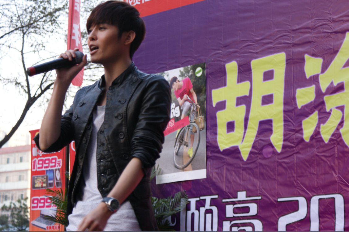  p data-id="gnyubgxnjx">胡晓,80后主持人,演员,全能唱作音乐人.