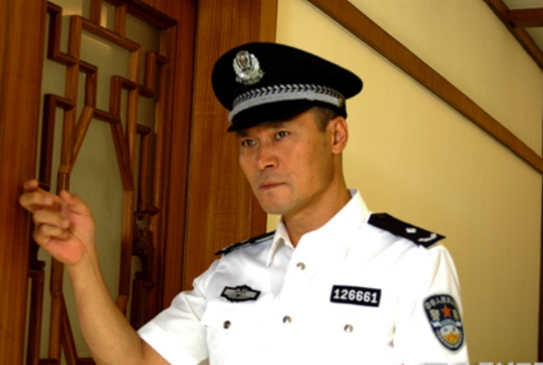 警中英雄
