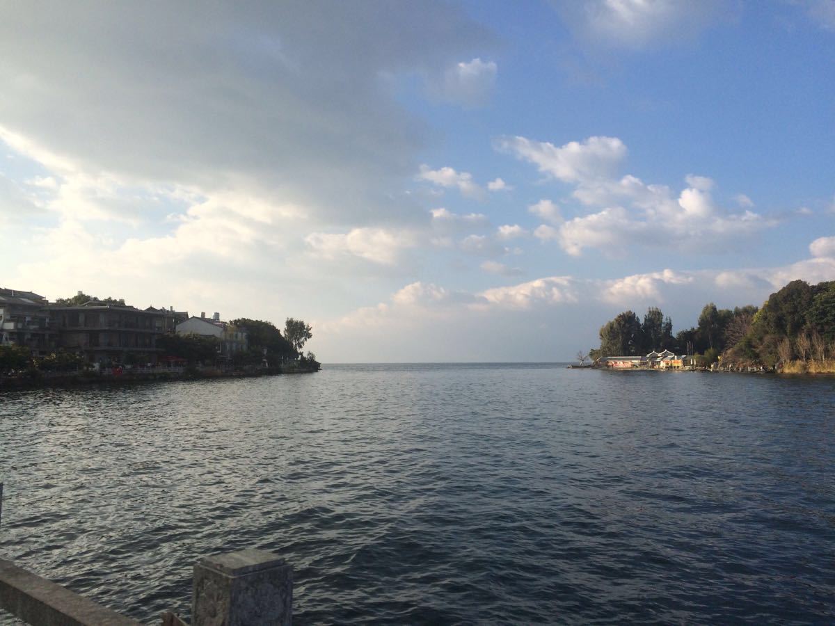 桑岛与依岛二者相距不远,但中间有一道难以逾越的激流.