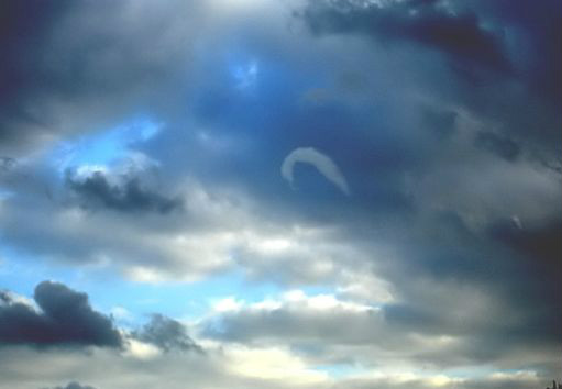  p>马蹄状漩涡云是自然界的一个奇观.