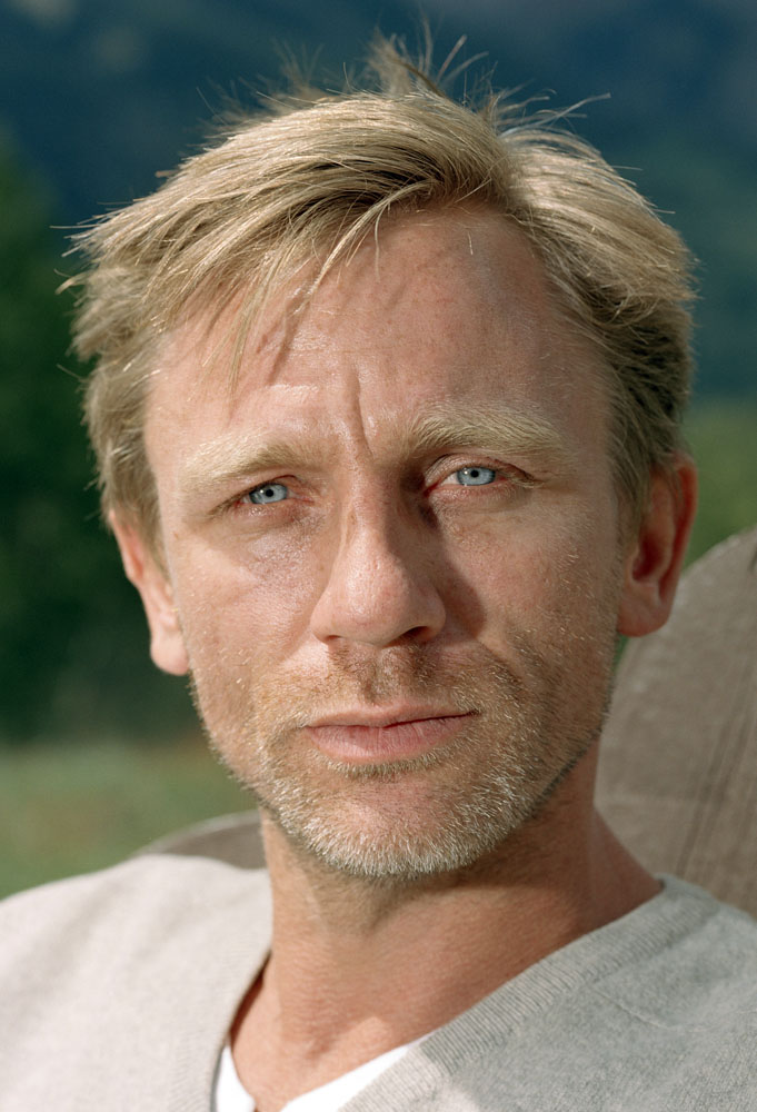  p>丹尼尔·克雷格(daniel craig),1968年3月2日出生于英国英格兰柴郡