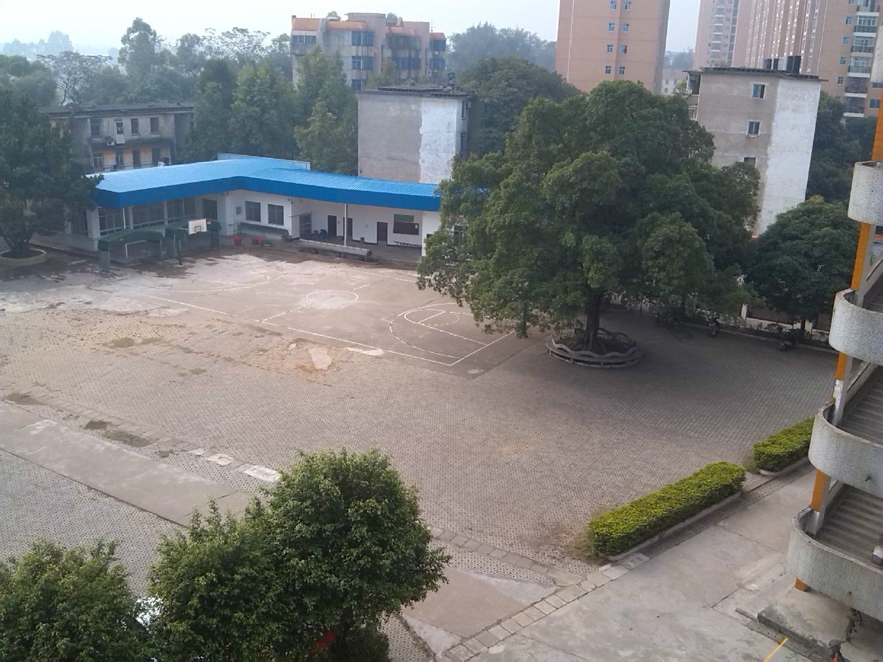  p>贵港市贵糖学校创建于1956年,是一所半封闭式的 a target="_blank"