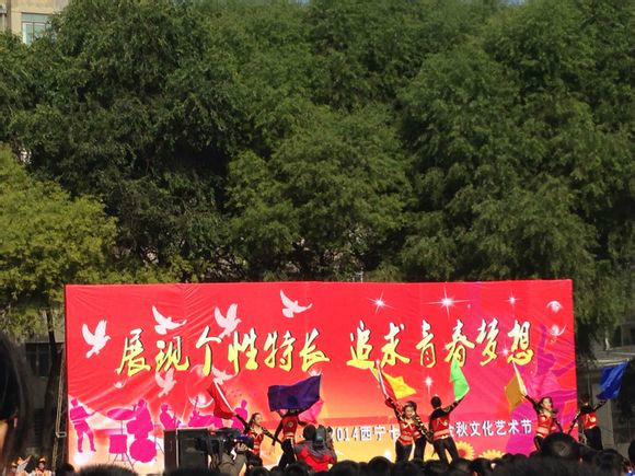  p>西宁市第七中学地处西宁市城西区中华巷一号.