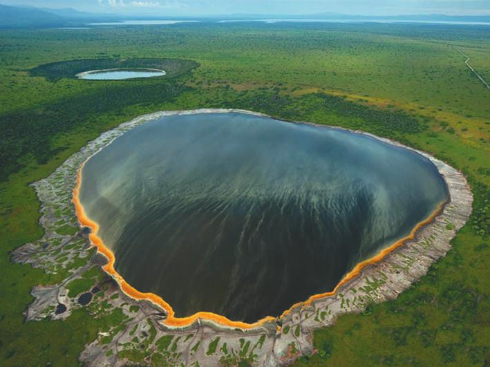  p>坦噶尼喀湖(英语: b> i>lake tanganyika /i> /b>)是非洲中部的一