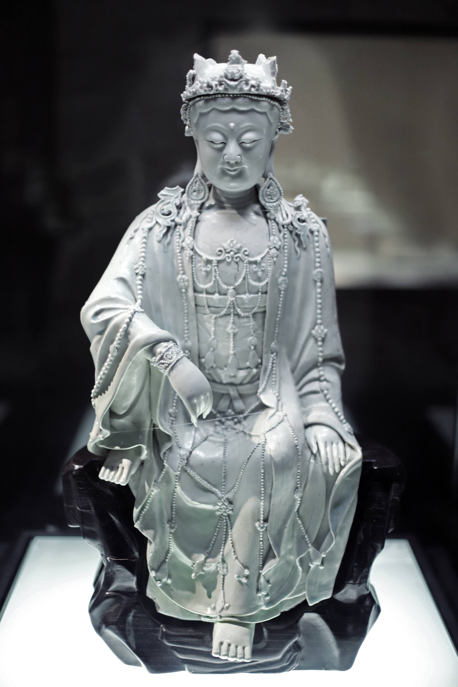 水月观音菩萨像