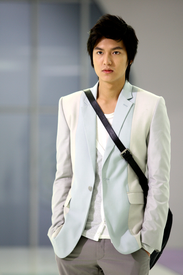  p>《个人取向》是韩国mbc电视台于2010年3月31日播出的水木迷你