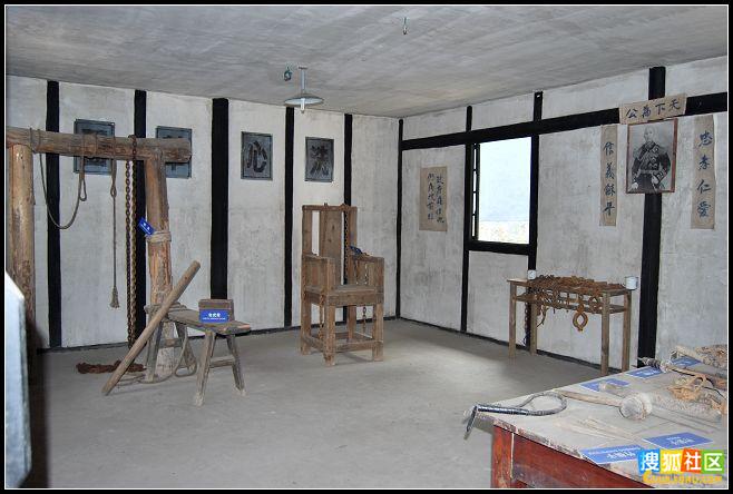  p>渣滓洞集中营位于重庆市 a target="_blank" href="/item/歌乐山">