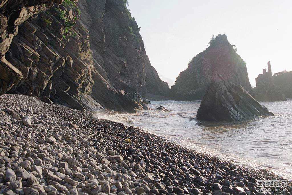 红岩崖滩长廊座落于东海之滨的 a target="_blank" href="/item/象山