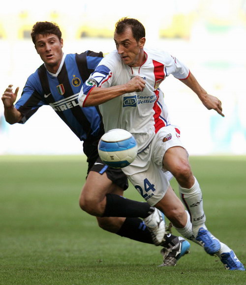  p data-id="gn73qlfn0b">斯皮内西,1978年3月9日出生于巴里, a