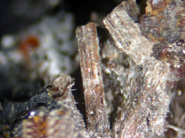  p>霞石是一种含有铝和钠的 a href="#" data-lemmaid="1529277">硅酸