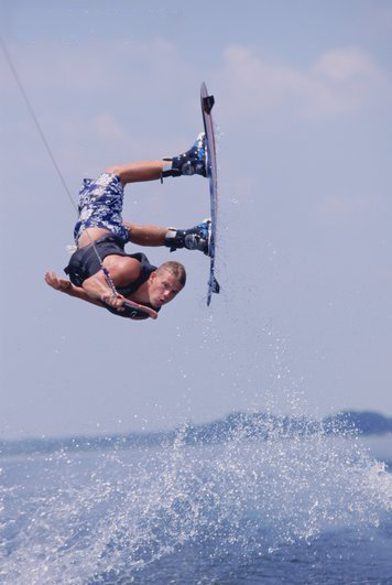 water  a target="_blank" href="/item/skiing/53119403" data-lemma