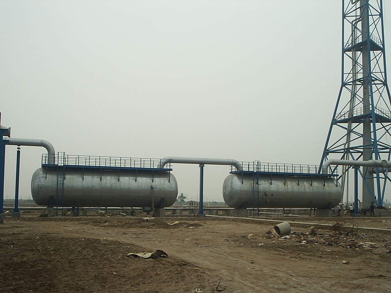 假设发生回火,火焰通过火炬气出口进入水封罐后因为入口管道在水面