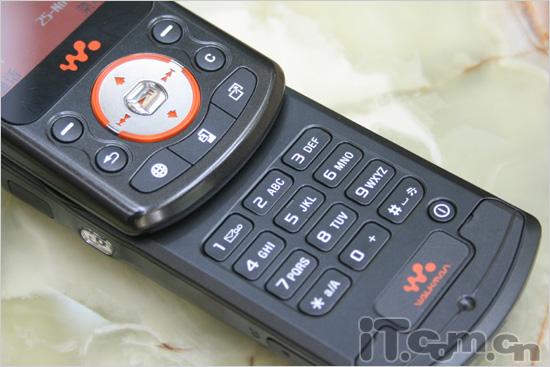  p>索尼爱立信w900是一款旋转屏手机,拥有200万像素. /p>