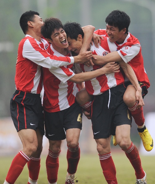  p>李建滨,1989年4月19日生于山东省滨州市,中国职业足球运动员.