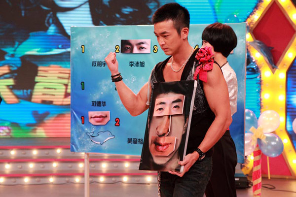 《开心100》是 a target="_blank" href="/item/东南卫视/212282"
