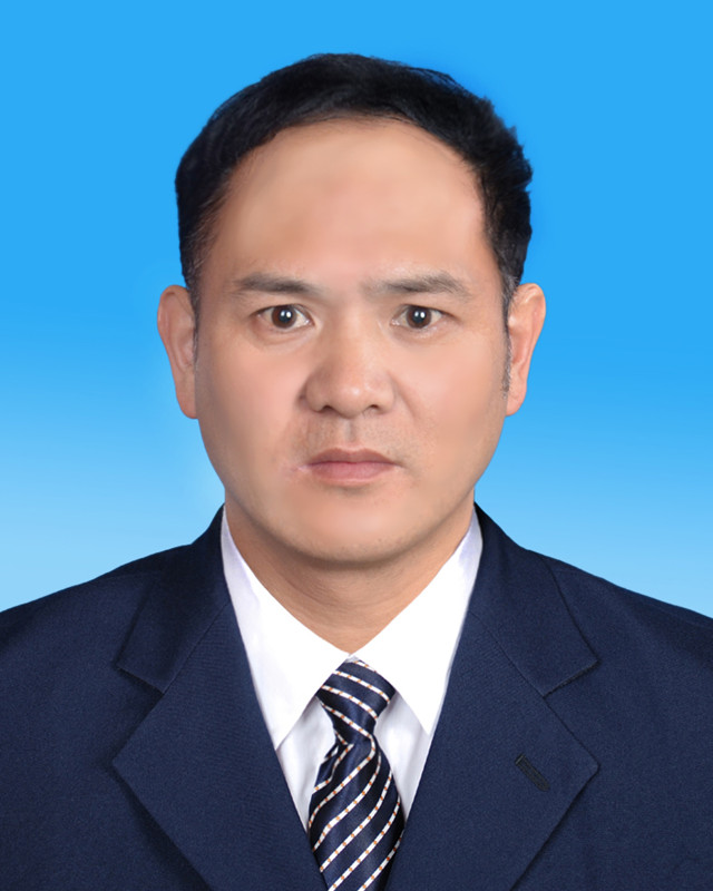  p>邓小华,男,苗族,1974年9月生,贵州务川人,中共党员,1997年7月参加