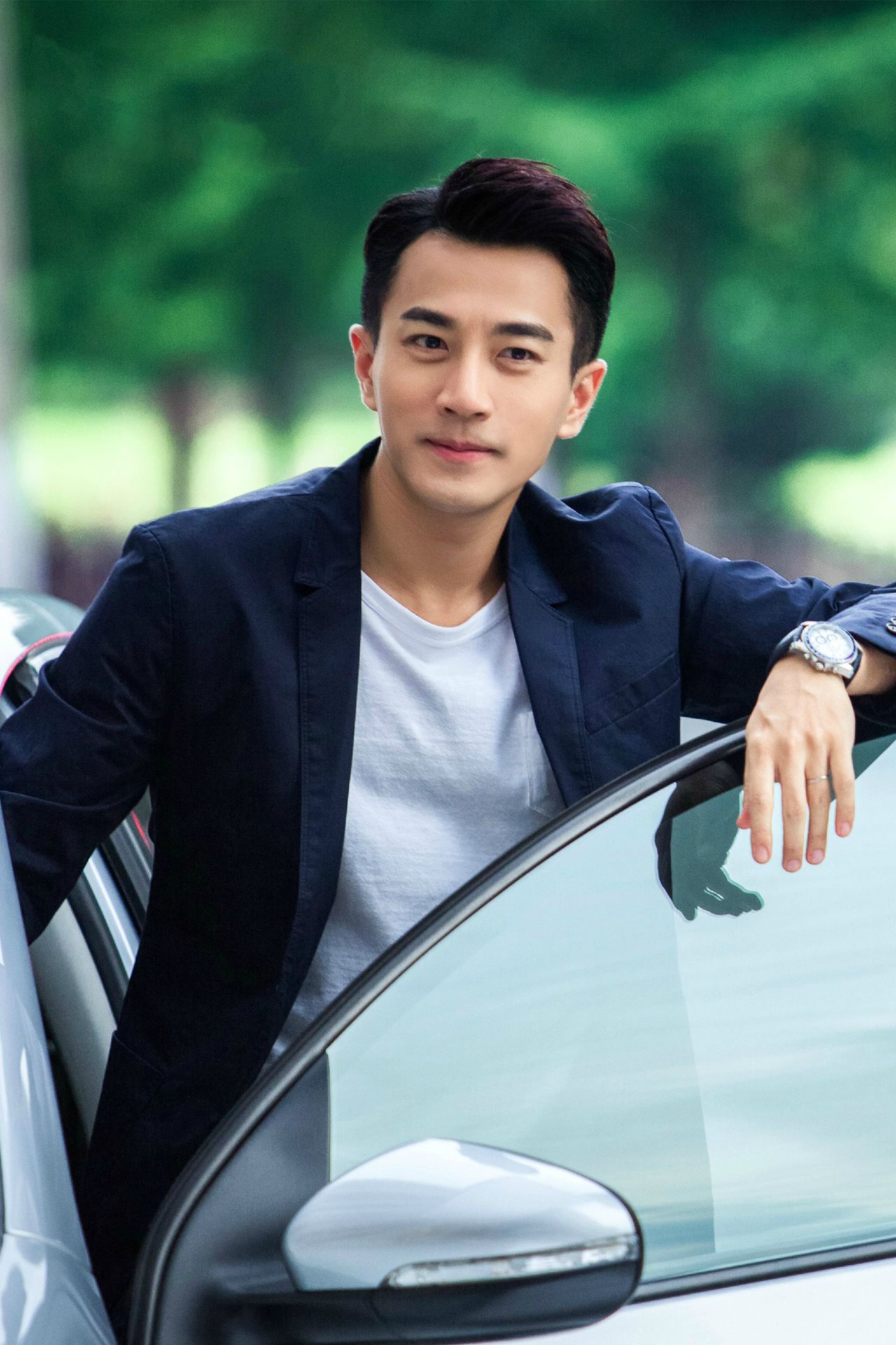  p>刘恺威,1974年10月13日生于中国香港,祖籍山东威海,中国影视男演员