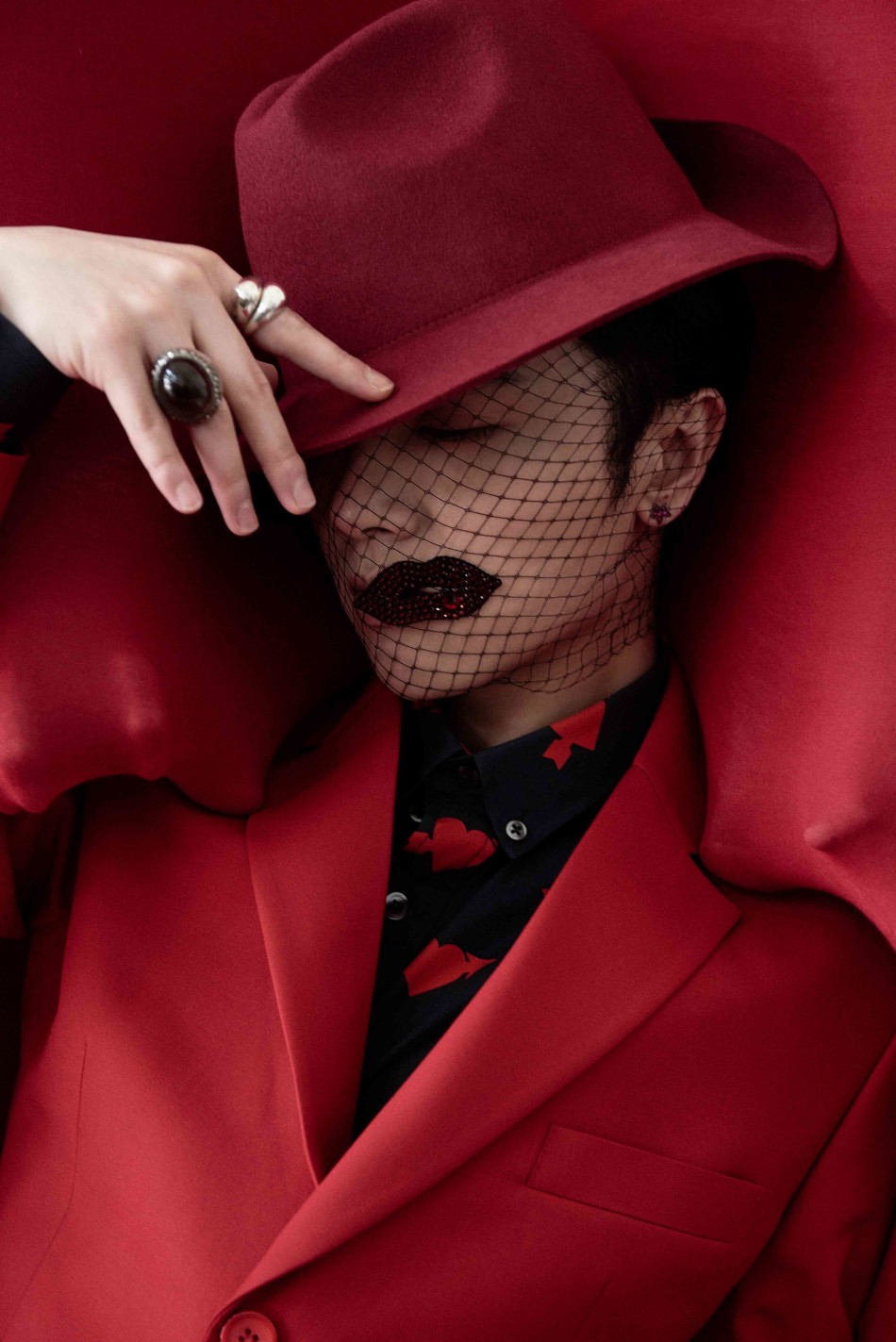  p>华晨宇,1990年2月7日生于湖北省十堰市,中国内地流行乐男歌手,作曲