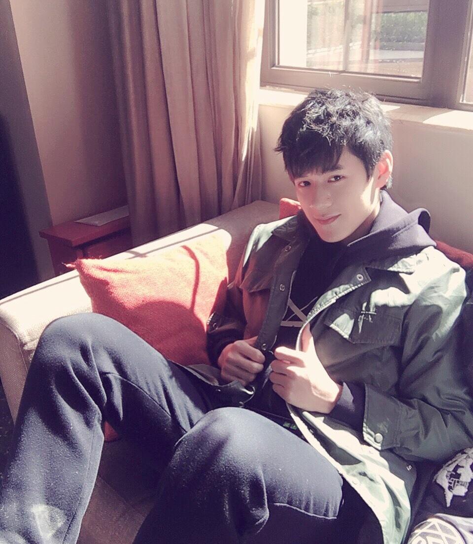  p>易柏辰(lan),又名易恩,1996年10月24日出生于台湾省,中国台湾影视