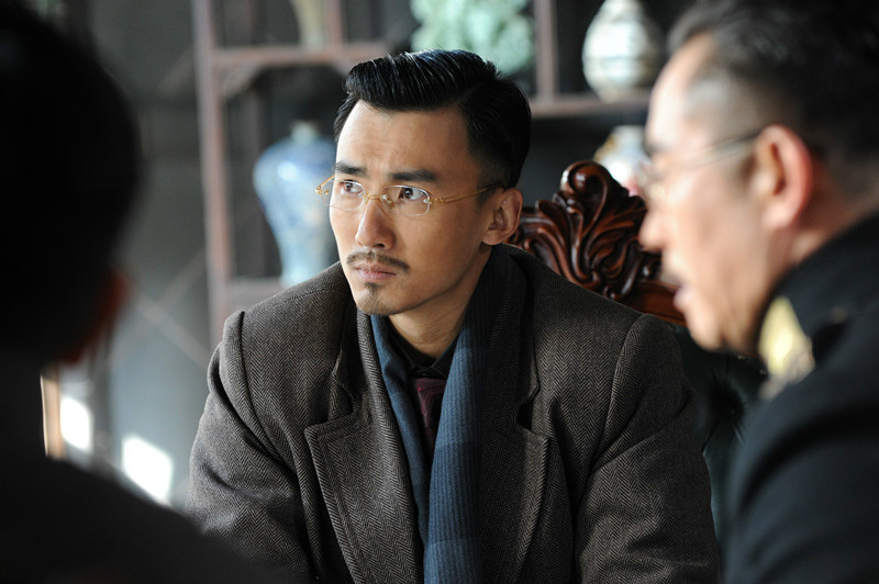  p>何前锋,男,现为中国人民解放军八一电影制片厂剧团演员,2008年出道