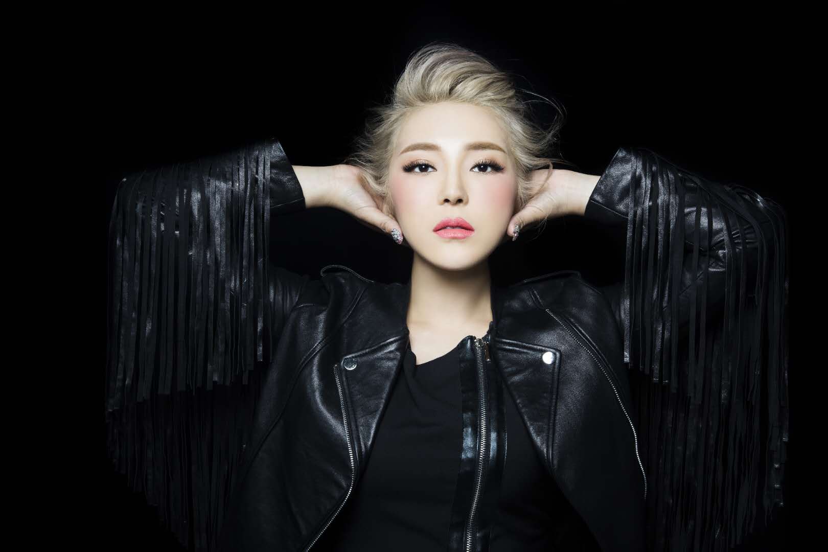 6月25日出生于新疆乌鲁木齐,中国内地流行女歌手,毕业于北京现代音乐