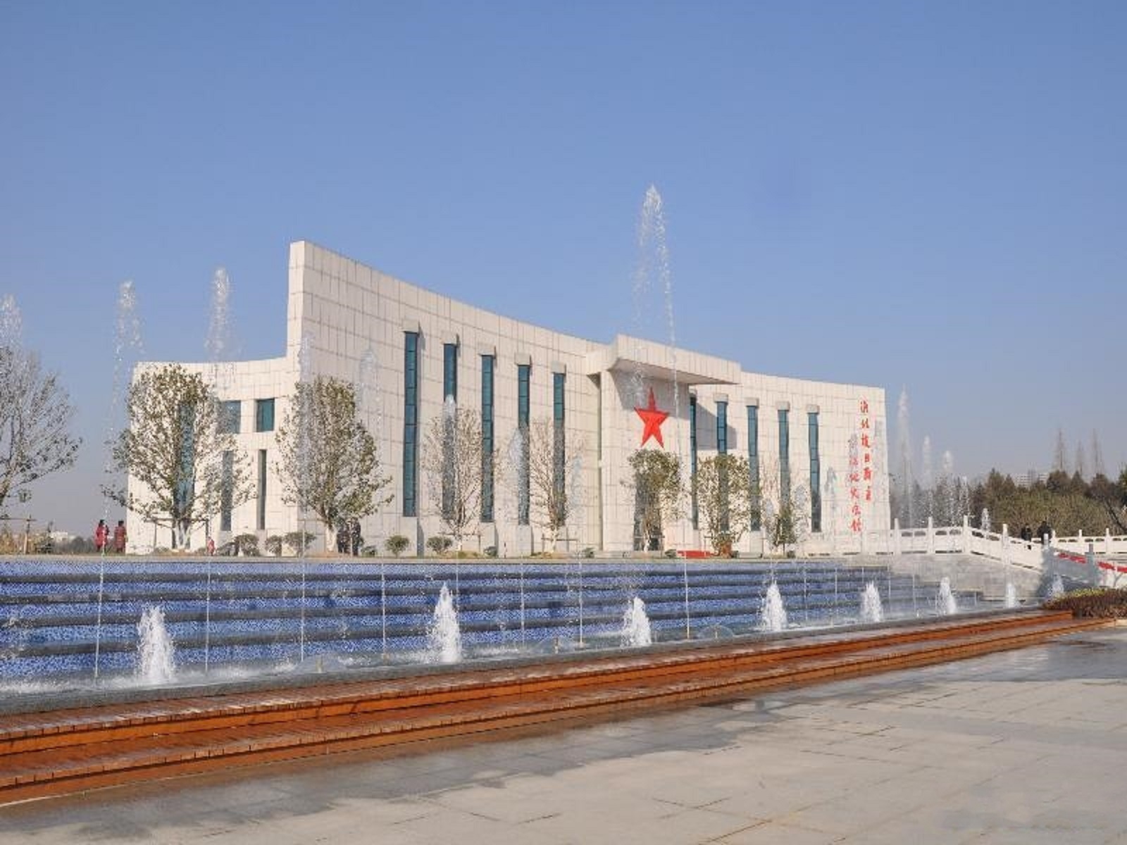  /p> p>泗洪烈士陵园位于泗洪县山河路16号. /p>