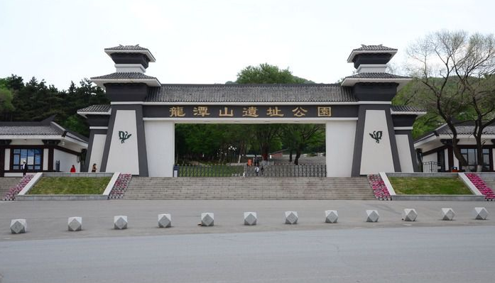  p>吉林市龙潭山公园又称吉林市龙潭山遗址公园,位于 a href="#" data