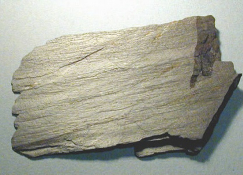 itic structure)是区域变质岩石的一种构造,并且是千枚岩的典型构造