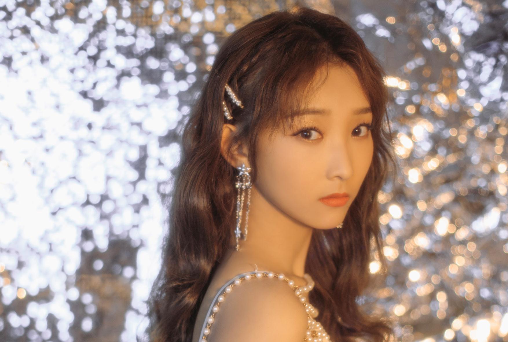  p>高颖浠,又名朵儿,2000年11月8日出生于北京市,中国内地流行乐女