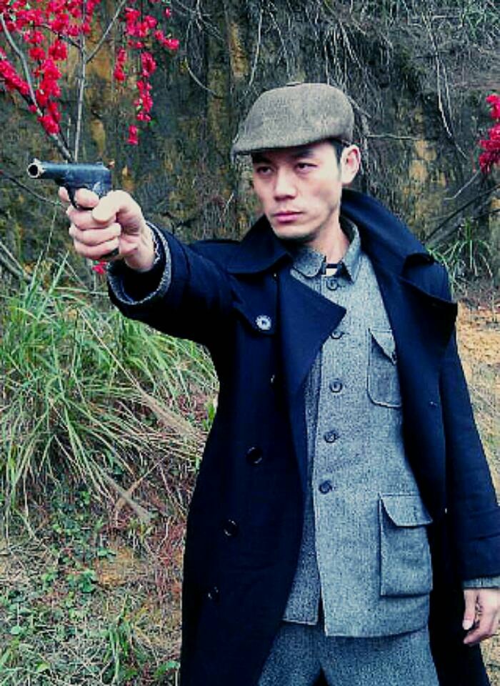  p>何盛东,现用名何沛东.重庆人,中国内地青年演员.