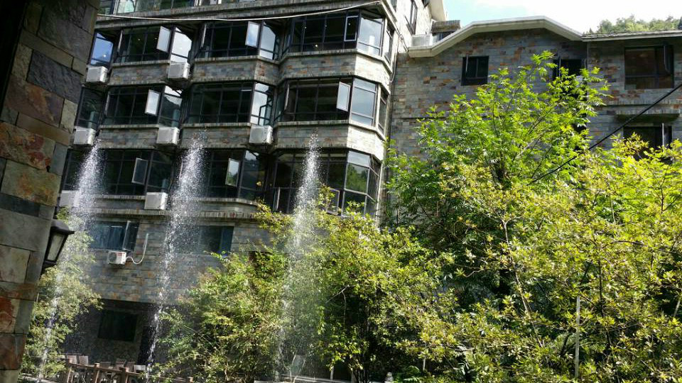  p>逸景园农家乐位于十堰市茅箭区百二河村大川路五十一号,座落于十房