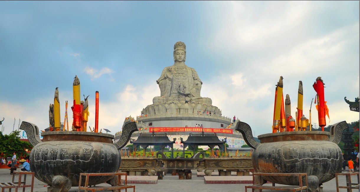 位于广东省东莞市樟木头镇,原来是一个村集体林场,1999年东莞企业家 a