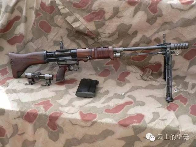 被誉为二战最前卫武器之一，替代机枪的伞兵步枪_百科TA说