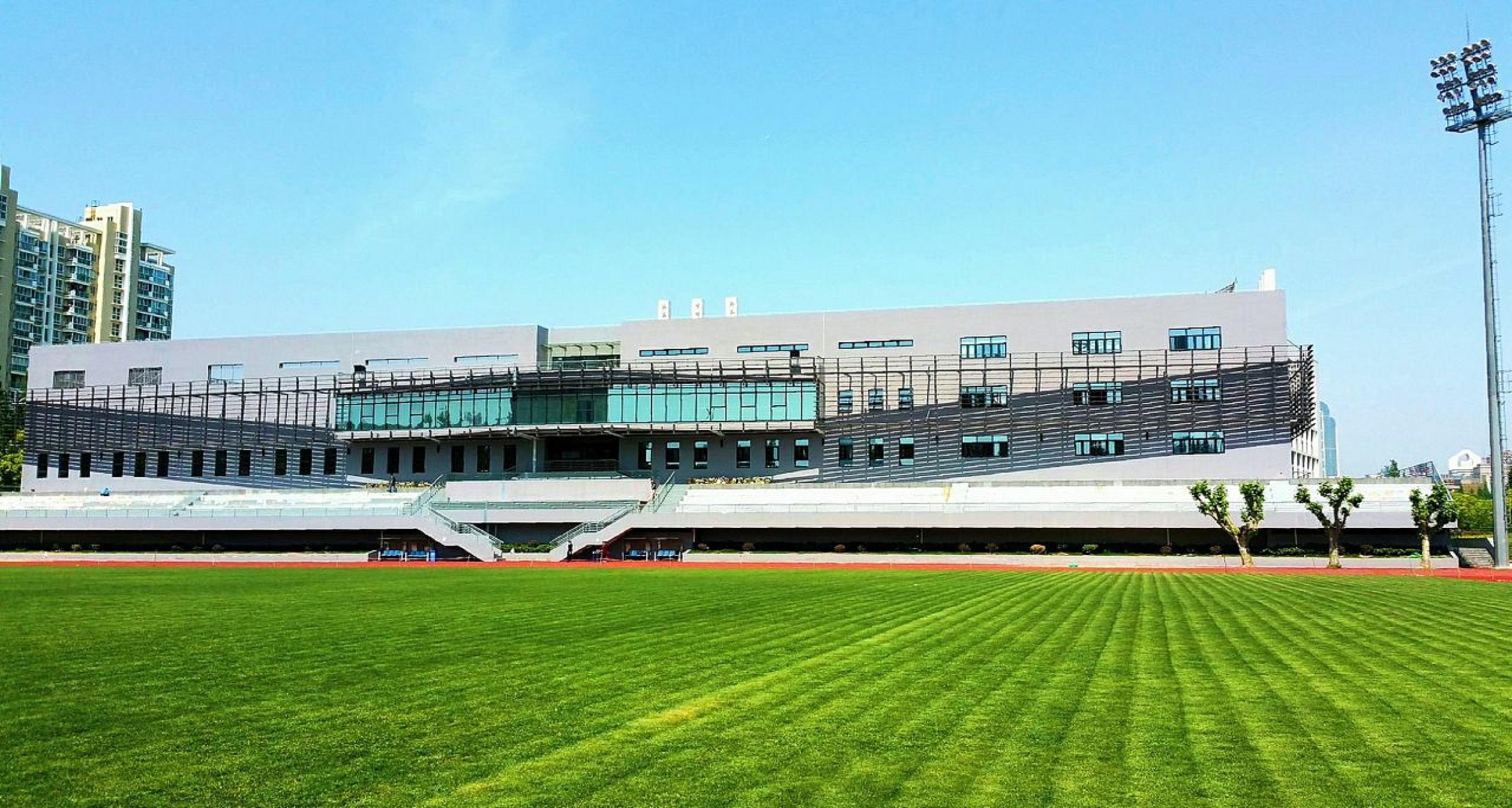 university)简称"同济",是教育部直属并与上海市共建的全国重点大学