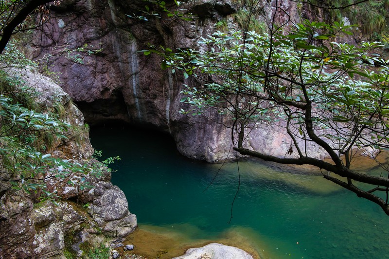  p>白云源风景区紧挨着 a target="_blank" href="/item/富春江