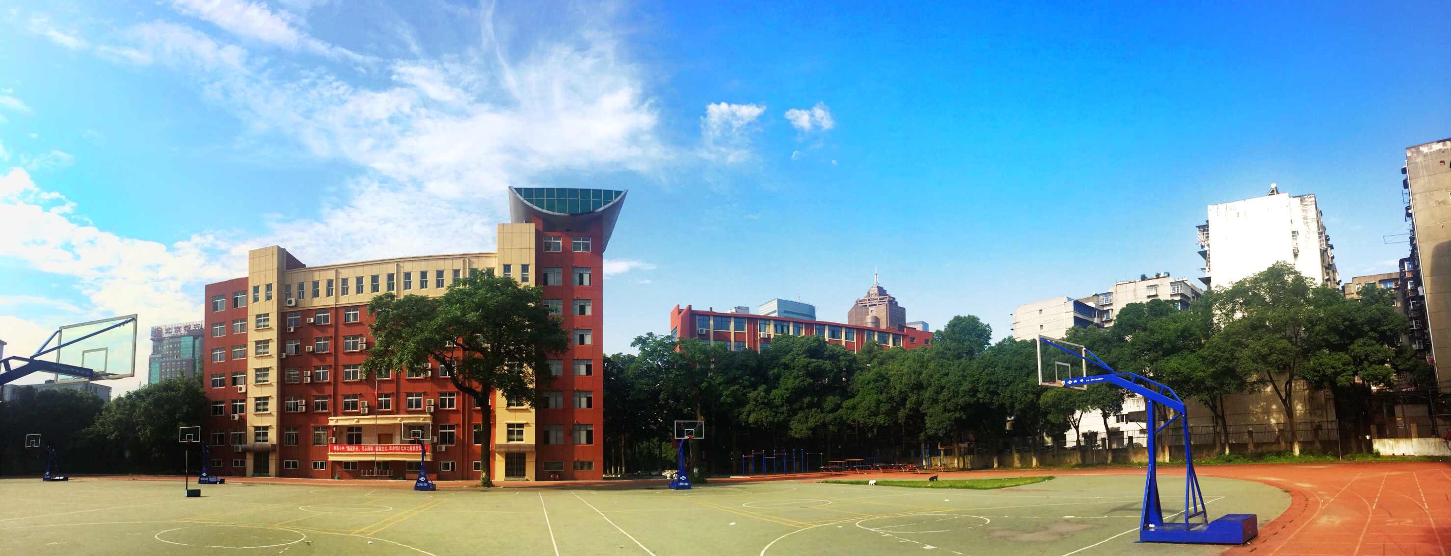 10 middle school of nanchang)简称"南昌十中",是南昌市教育局主管的