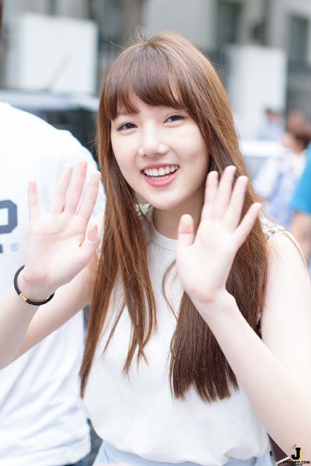 rin),艺名艺琳,1996年8月19日出生于韩国,毕业于韩国首尔表演艺术高中