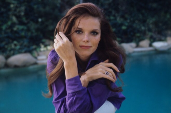  p>萨曼莎·艾加(1939年03月05日---)出生于英国伦敦,美国好莱坞著名