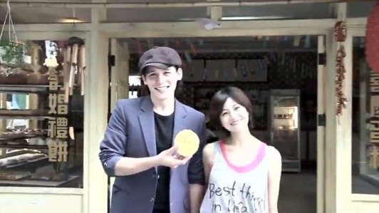 是电视剧《爱的面包魂》的片尾曲,由陈汉典,陈妍希和倪安东演唱,由