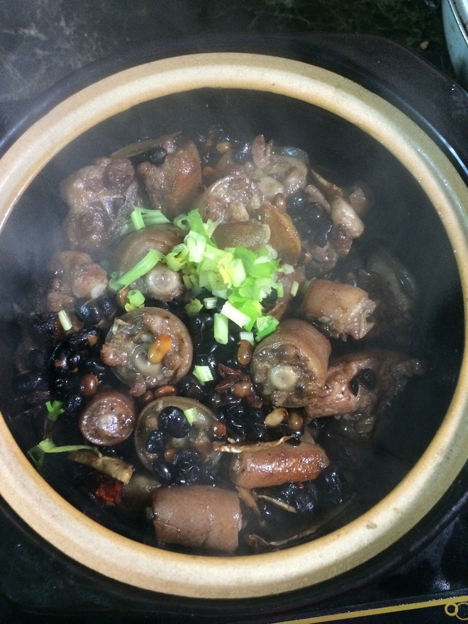 黑豆煨猪尾