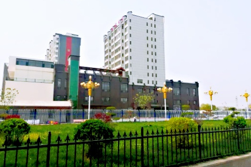  p> b>保定裕华中学 /b>坐落于保定客运中心西侧,交通便利,位置优越