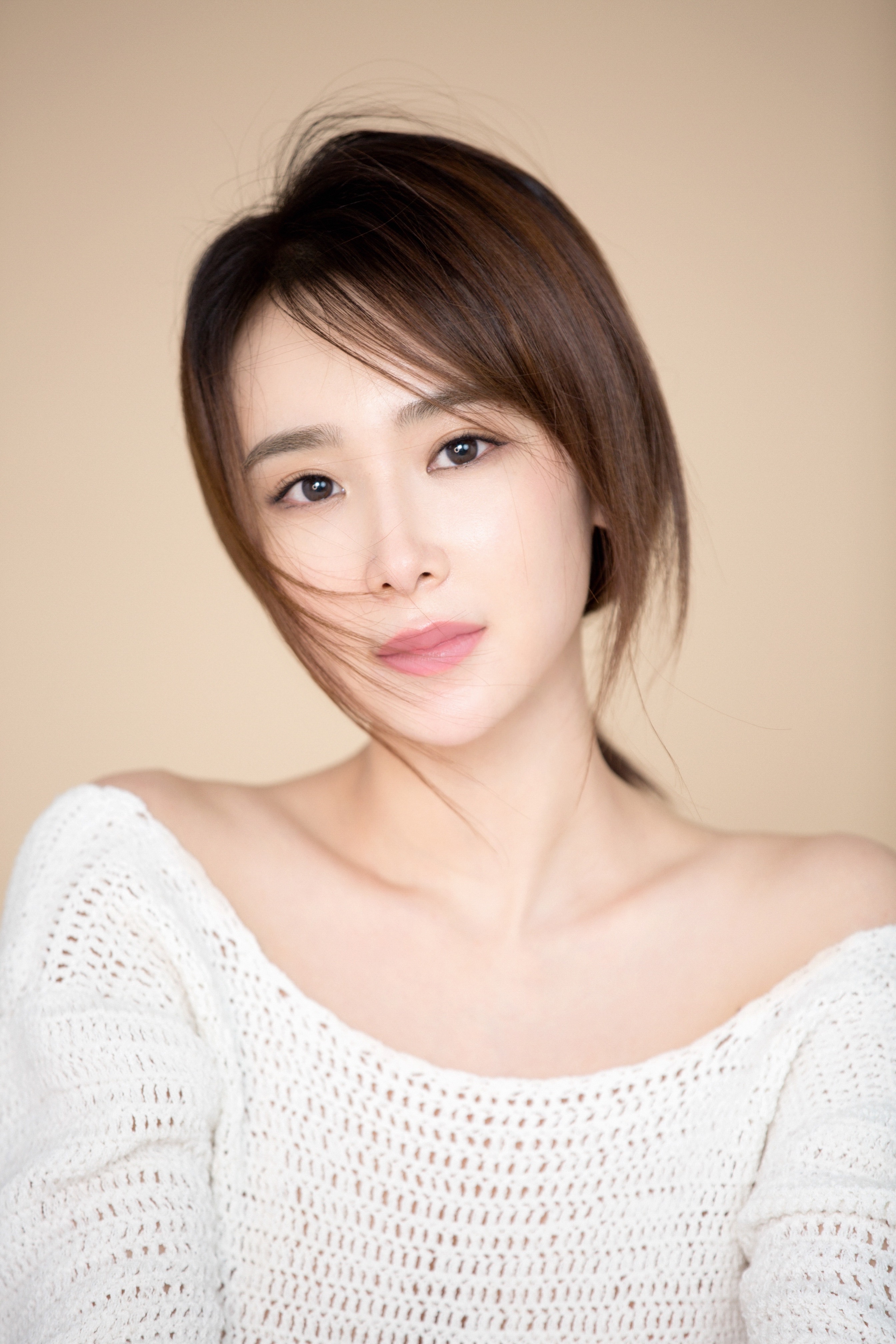  p>秦艺嘉,6月8日出生于北京市,中国内地女演员,毕业于 a target="