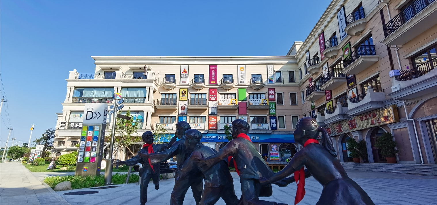 广场项目由 a target="_blank" href="/item/京荟通文化产业发展(北京