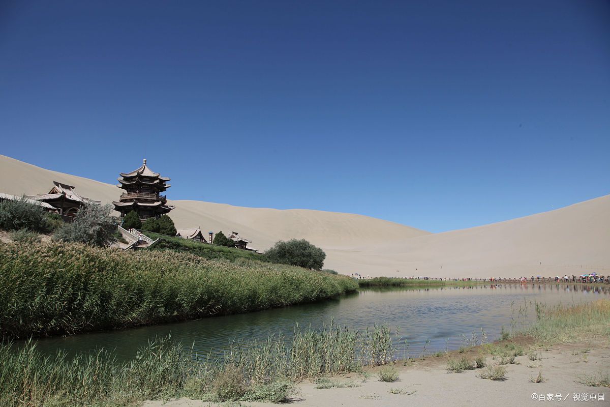 这两首《凉州词》都是千古绝唱，豪迈悲壮，得到无数文人墨客称颂_百科TA说