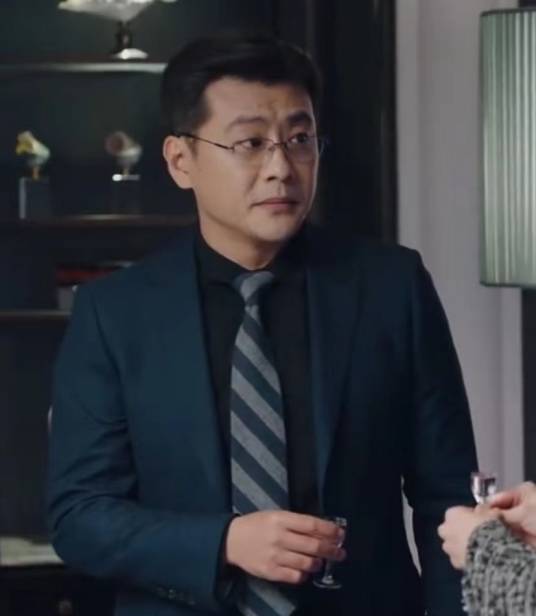 任冰（《我要逆风去》中赵帅饰演的角色）_百度百科