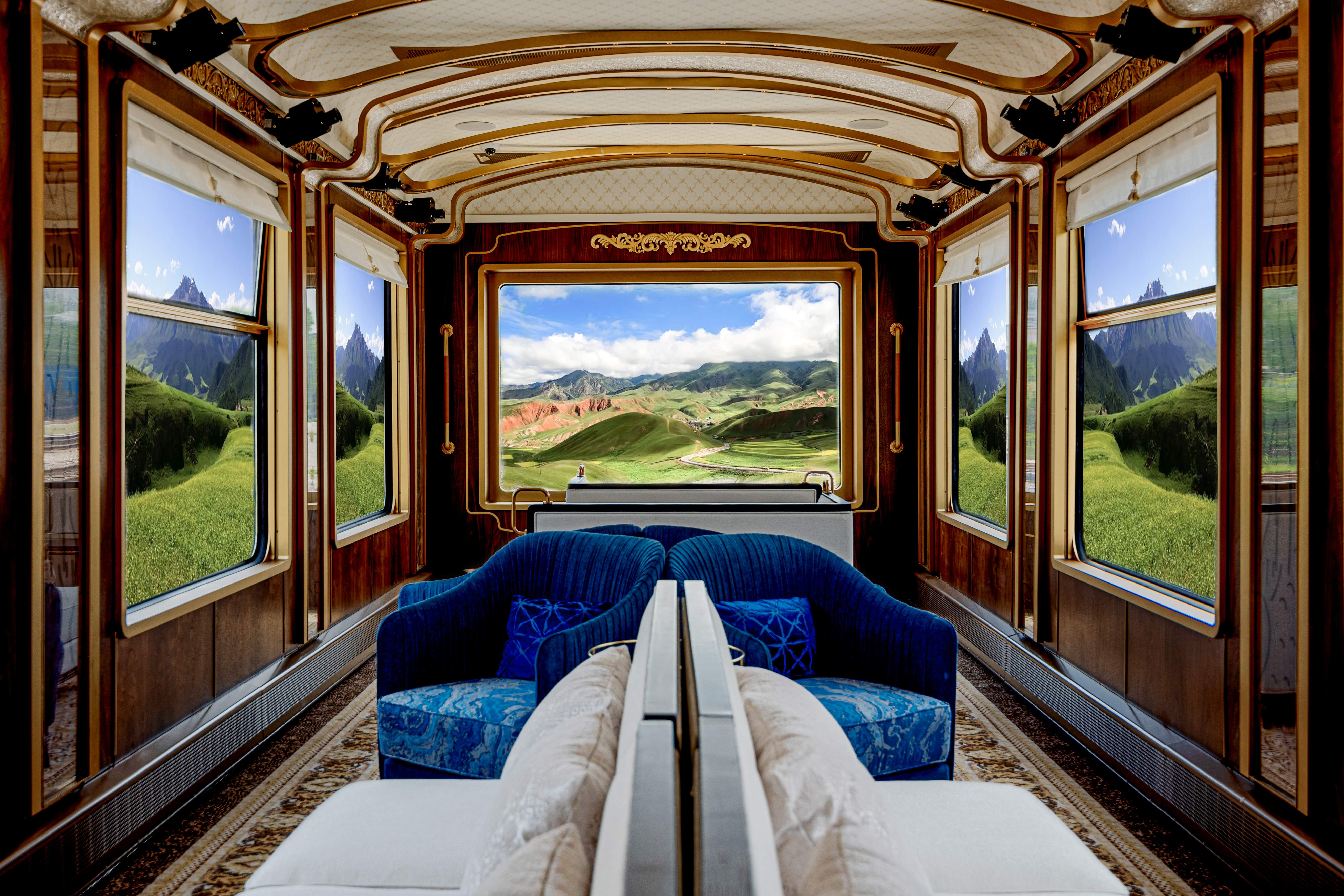 发展集团旗下铁路文旅品牌"星享铁旅"打造的国内首列国际化旅游列车