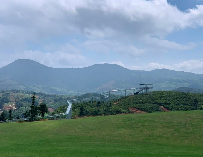  p data-id="t1xn4dm2rqcz">云海草原位于温州市苍南县桥墩镇八亩后村