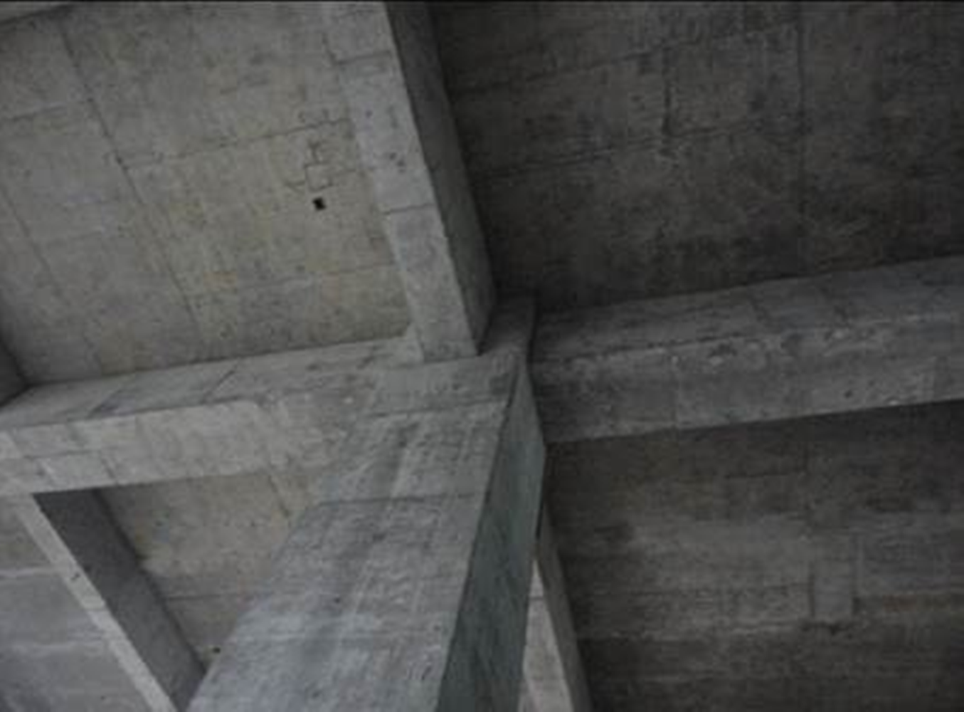 定型式活动挡隔器法浇筑梁柱不同强度混凝土施工工法