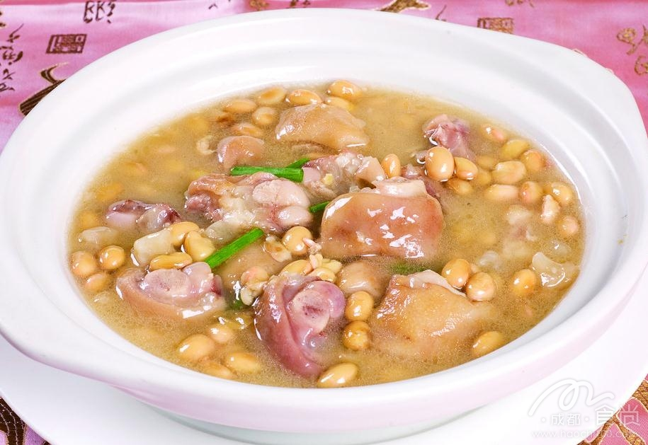 黄豆花生猪蹄汤
