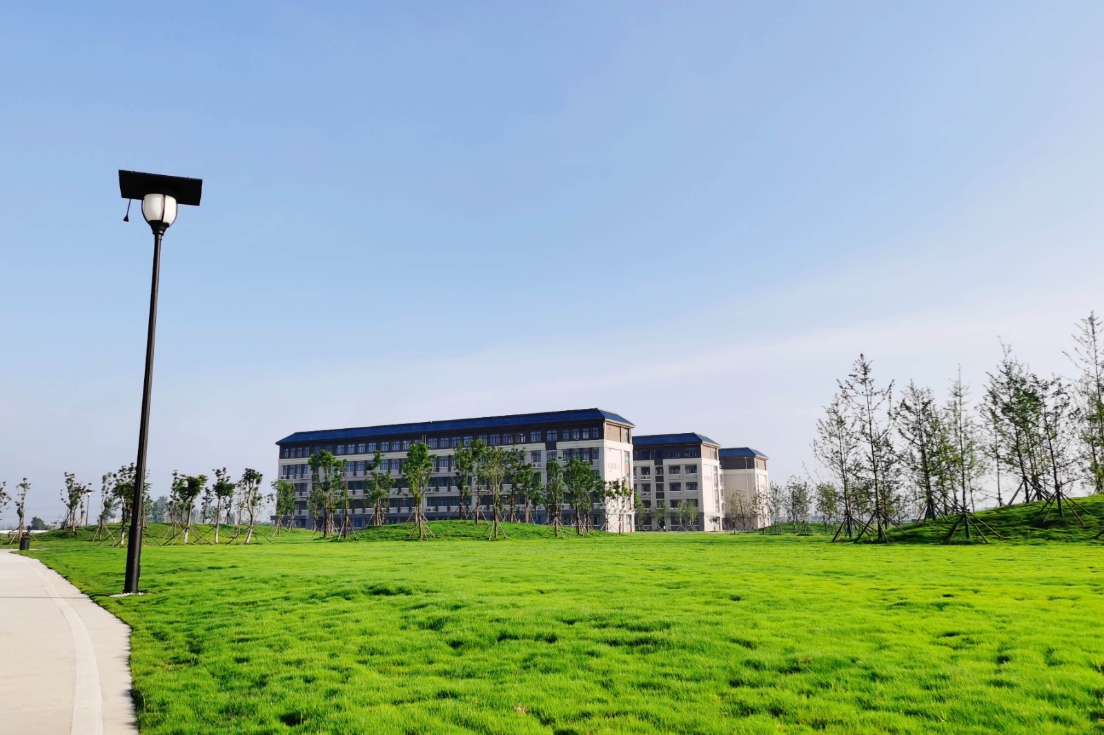 荆州学院